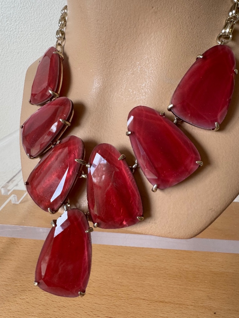 Kendra Scott Red Faceted Statement Necklace Cranberry Raspberry Bib Necklace